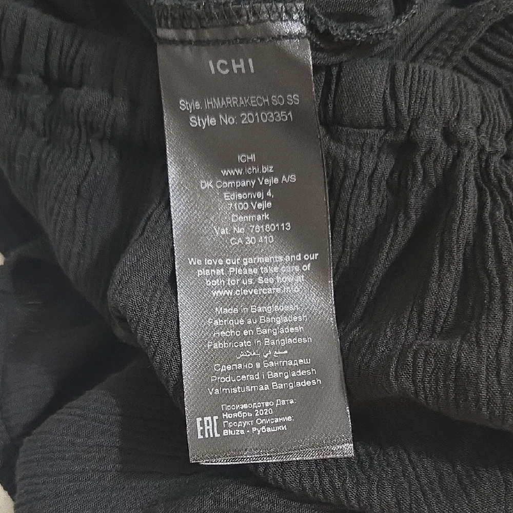 Chic Black Ruffle Blouse - Picture 5 of 6
